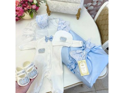 <Что должно входить в комплект для выписки новорожденного